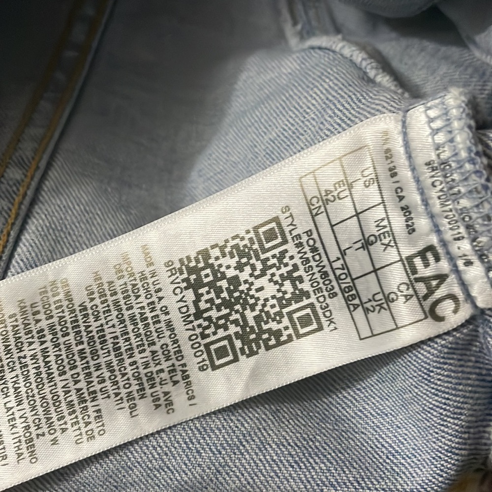 Guess Denim Crop Jacket, Made in the USA 🇺🇸 - Picture 9 of 12